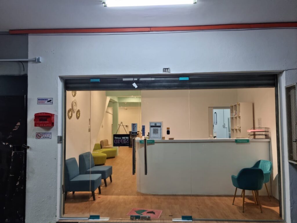 Klinik Seri Kinrara clinic entrance at No 28-G, near Taman Lestari Perdana, Seri Kembangan
